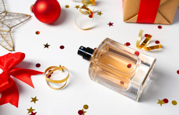 8 Reasons Why Perfume Make A Perfect Gift