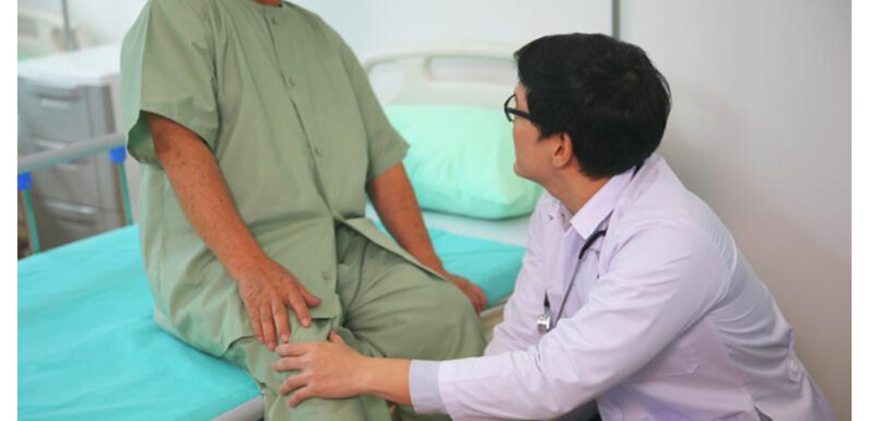 How an Orthopaedic Clinic in Singapore Diagnoses and Treats Knee Injuries