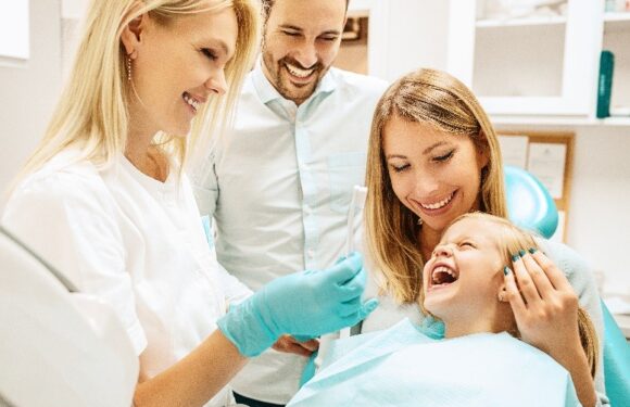 Why Choosing A Family Dentist With Cosmetic Expertise Saves Time