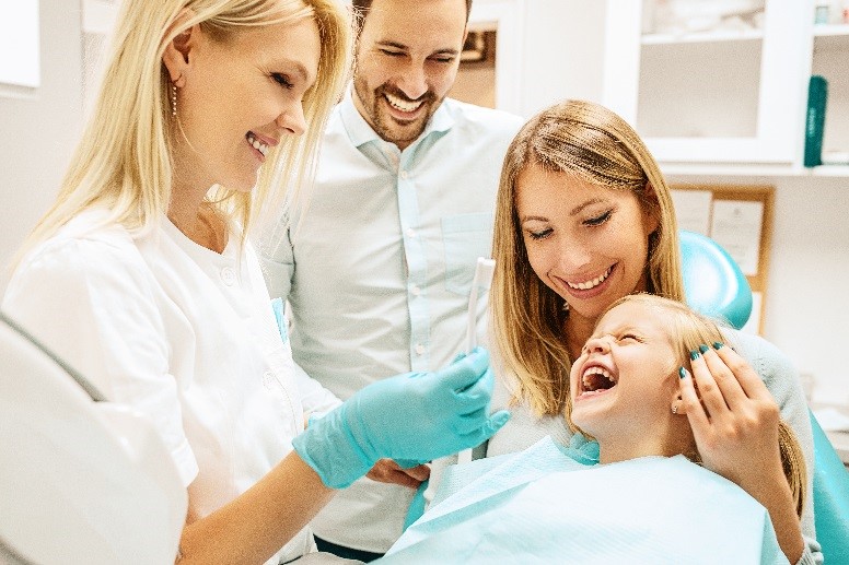 Why Choosing A Family Dentist With Cosmetic Expertise Saves Time