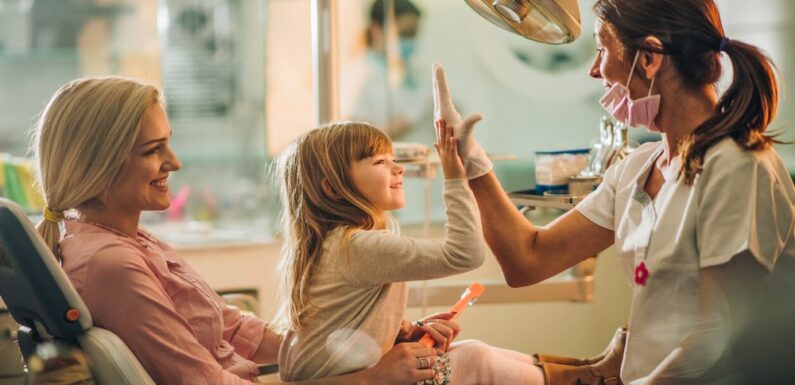 How Family Dentistry Helps Parents Model Healthy Behaviors