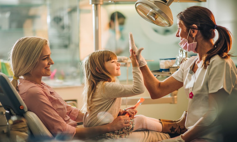 How Family Dentistry Helps Parents Model Healthy Behaviors