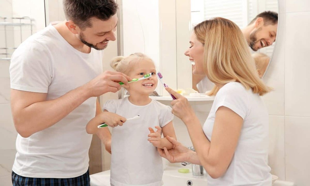 How Family Dentistry Helps Parents Teach Good Oral Habits